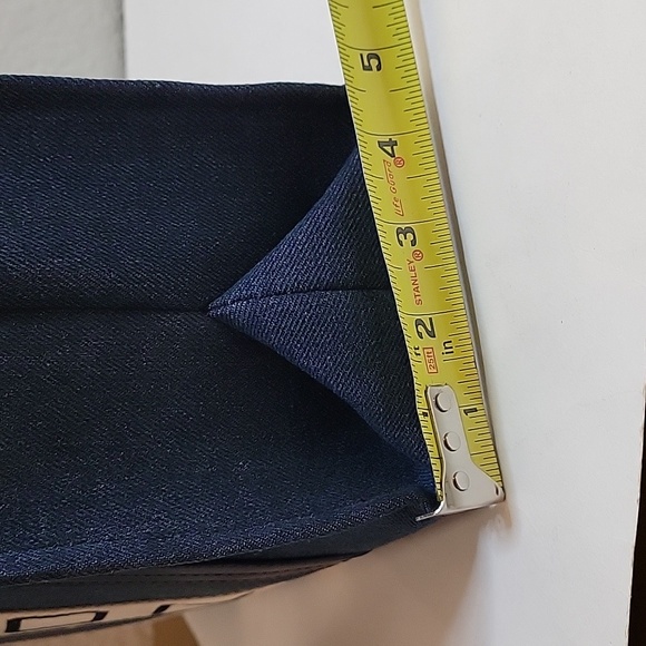 NWT Halston Denim Blue Canvas Tote Bag With Crossbody Strap - Picture 16 of 17